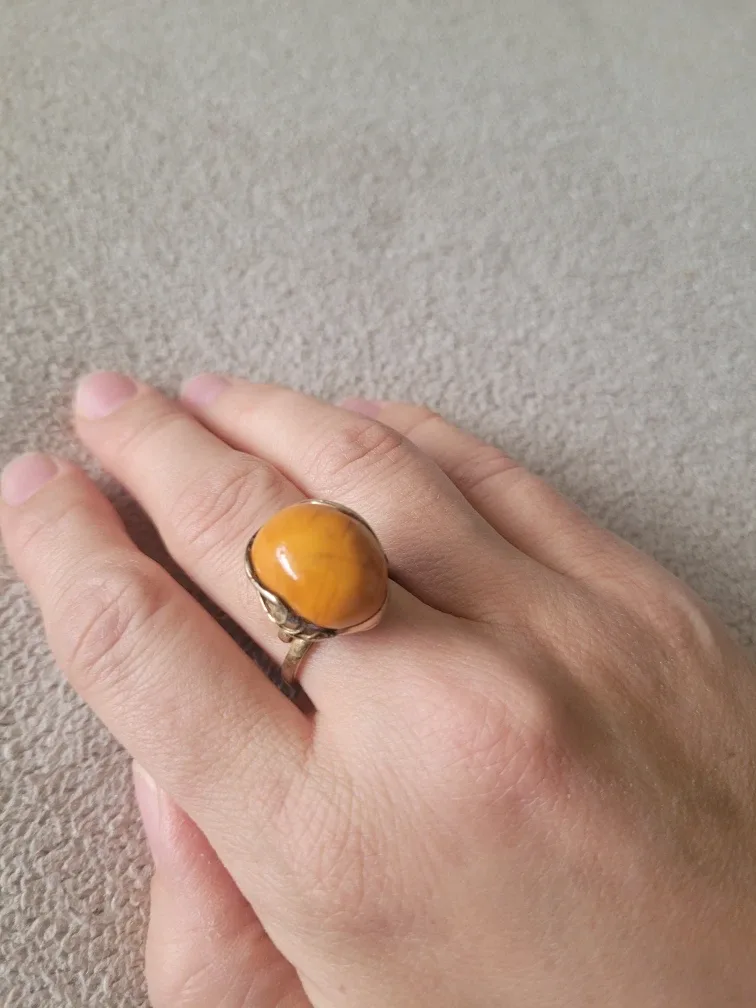 Silver ring with Baltic amber image indicator(2)