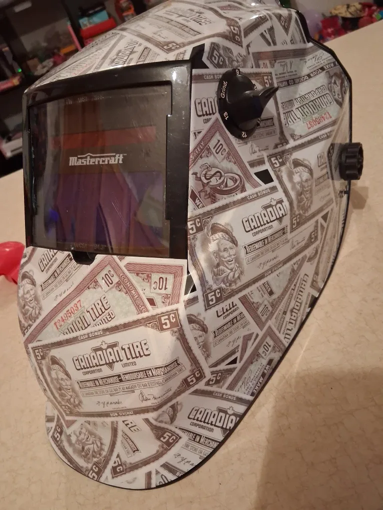 Mastercraft Welding Helmet - Canadian Tire Edition image indicator(2)