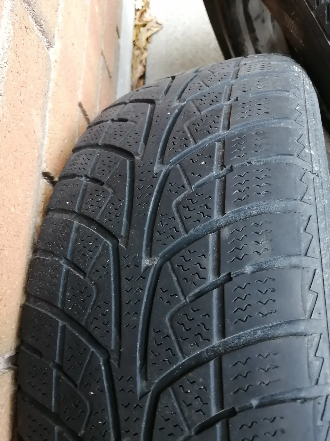 Set of 4 Used Winter Tires image indicator(6)