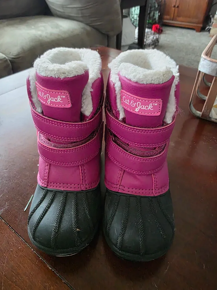 Kids Size 10 Boots! image indicator(2)