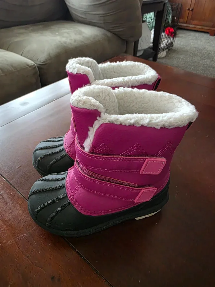 Kids Size 10 Boots! image indicator(3)