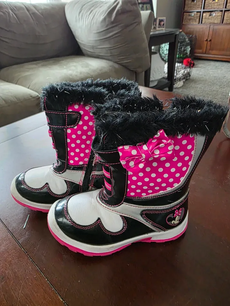 Kids Size 10 Boots! image indicator(5)
