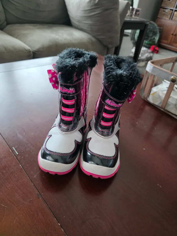 Kids Size 10 Boots! image indicator(6)