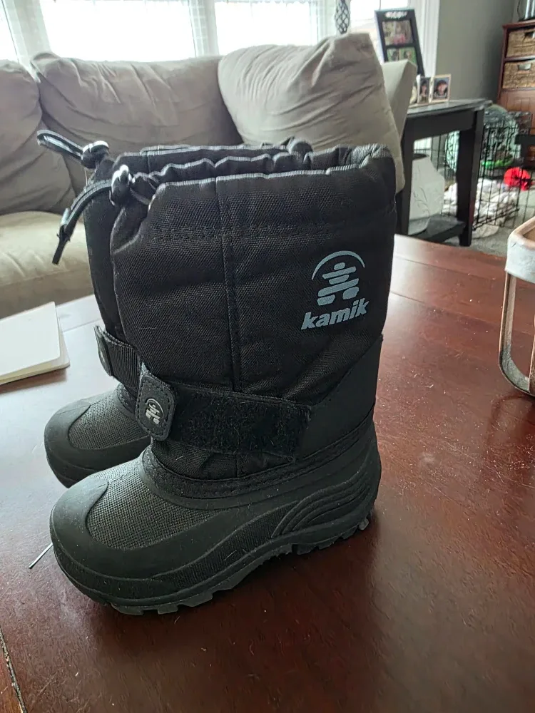 Kids Size 10 Boots! image indicator(9)