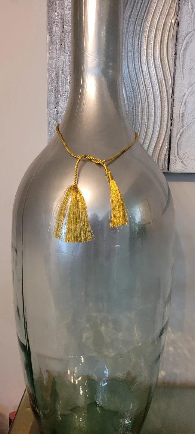 Large Glass Vase with Tassels image indicator(2)