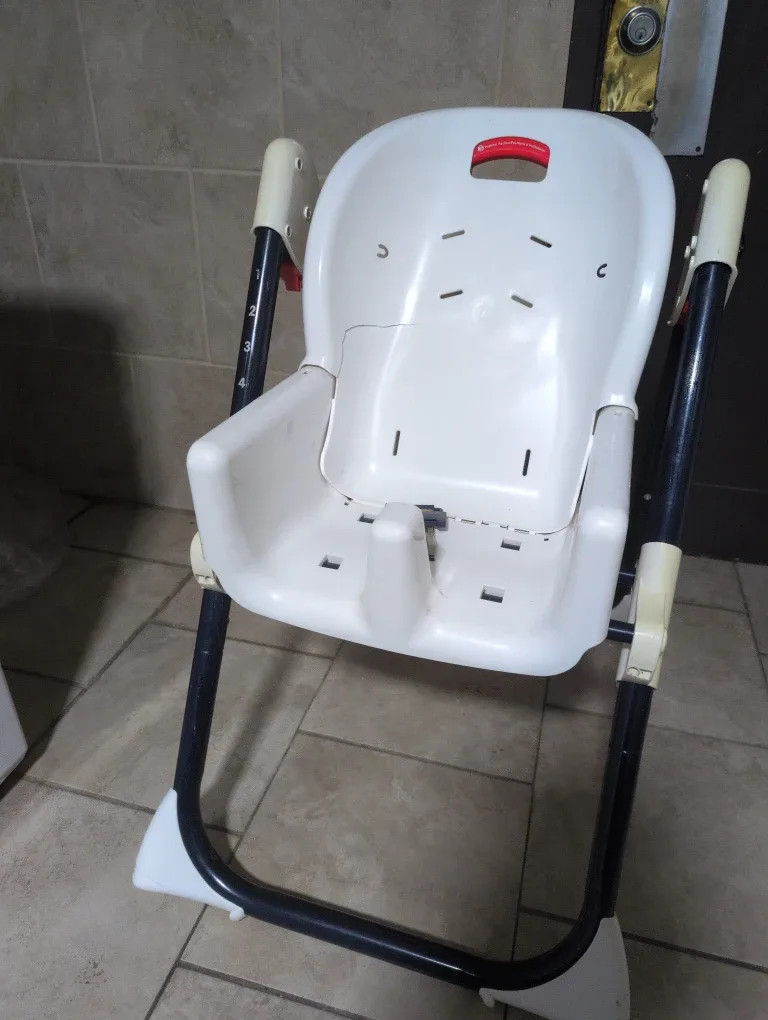 Fisher-Price Adjustable Height High Chair image indicator(2)