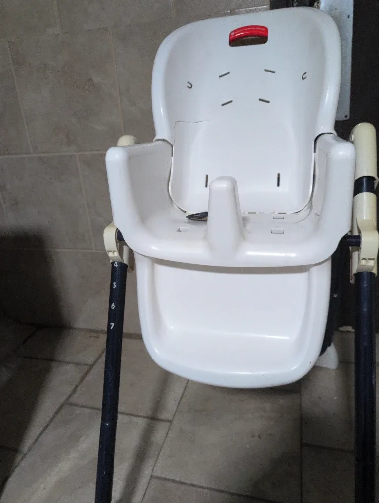 Fisher-Price Adjustable Height High Chair image indicator(5)