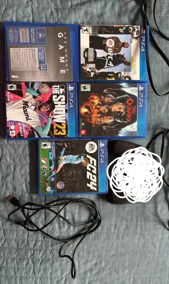 PlayStation 4 (PS4) with Games