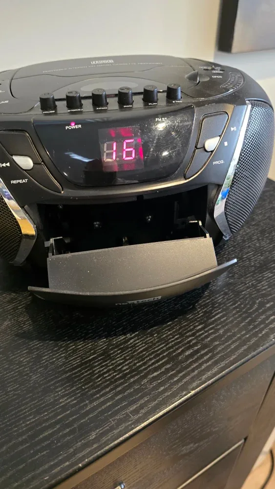 Nextech Portable CD/Radio Boombox image indicator(3)