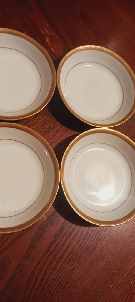 Set of 4 ×  22K Gold Trim Small Bowls for Blueberries / Desserts image indicator(4)