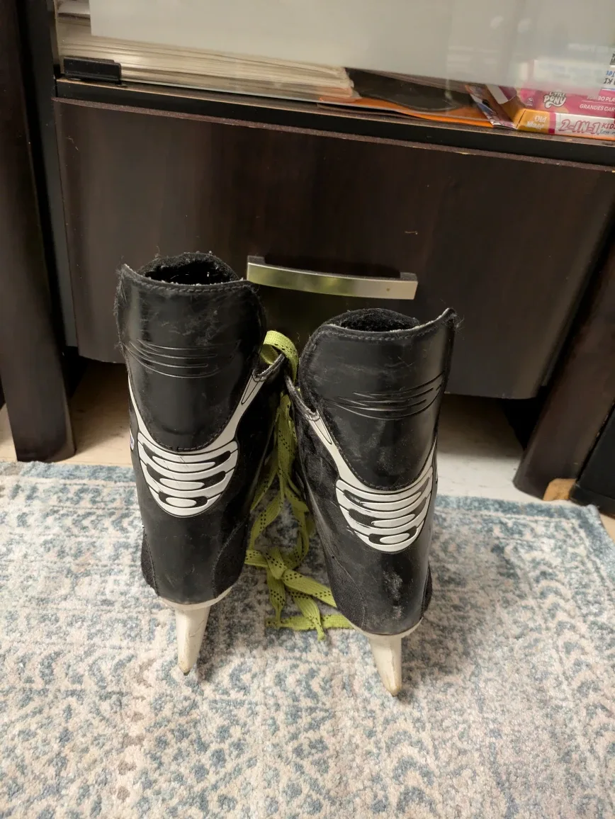 Bauer Charger Ice Skates - Size 9