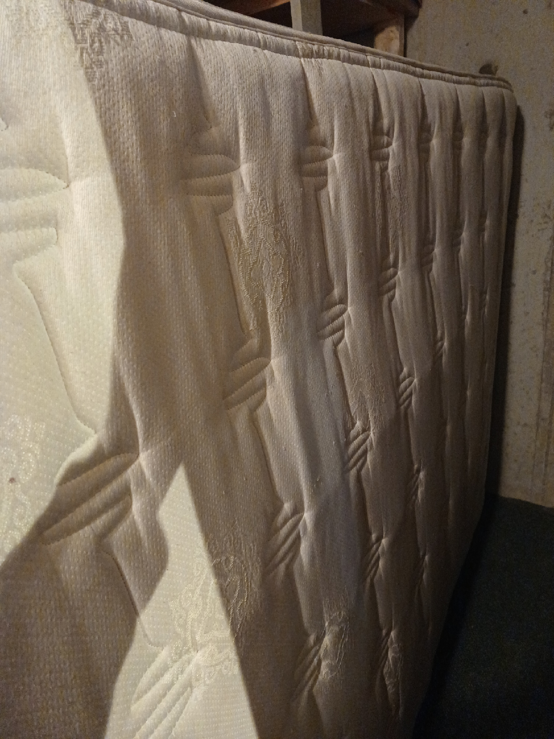 Used queen size Mattress - photo 2