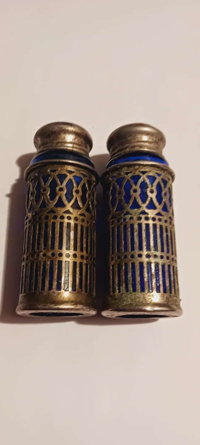 Vintage Blue Glass Salt & Pepper Shakers thumbnail