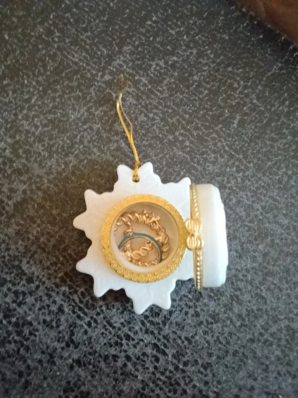 Snowflake Ornament image indicator(3)