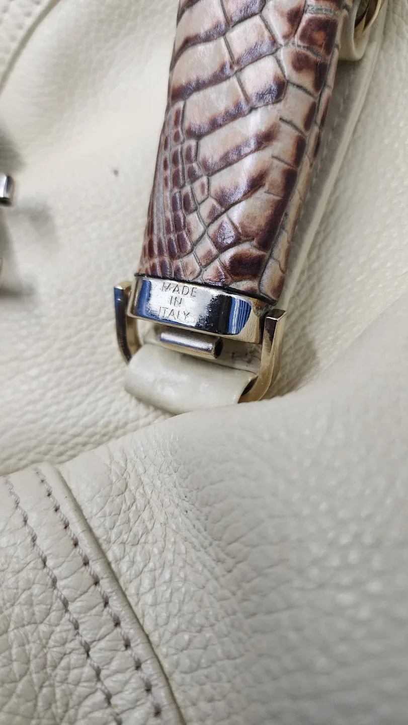 Fendi Cream Leather Handbag image indicator(9)