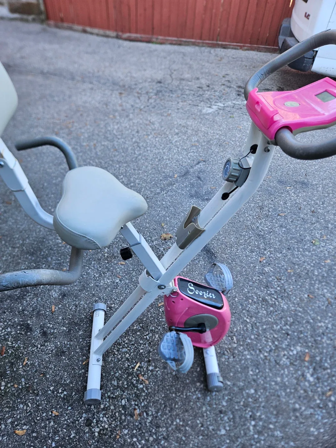 Soozier Exercise Bike - Pink & White image indicator(3)