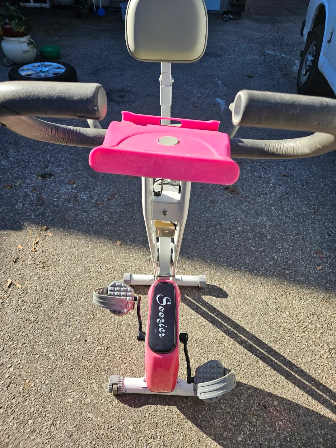 Soozier Exercise Bike - Pink & White image indicator(6)