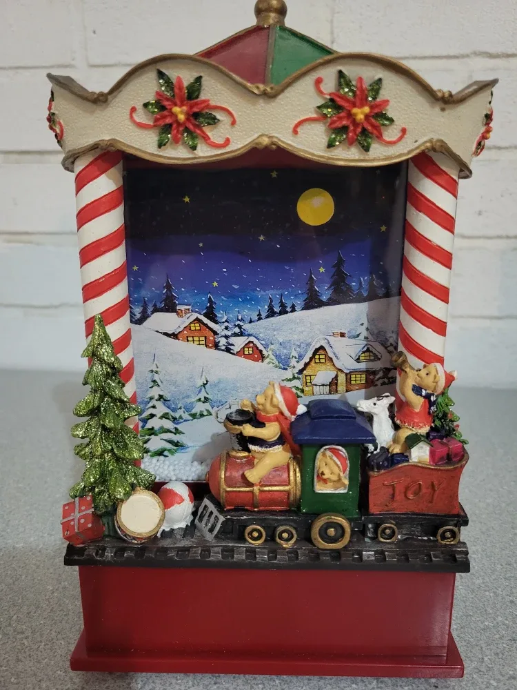 Christmas Decor Lot - 8 items image indicator(4)