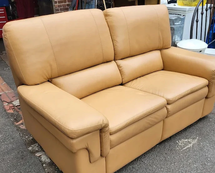Tan Leather Loveseat Sofa 🥕