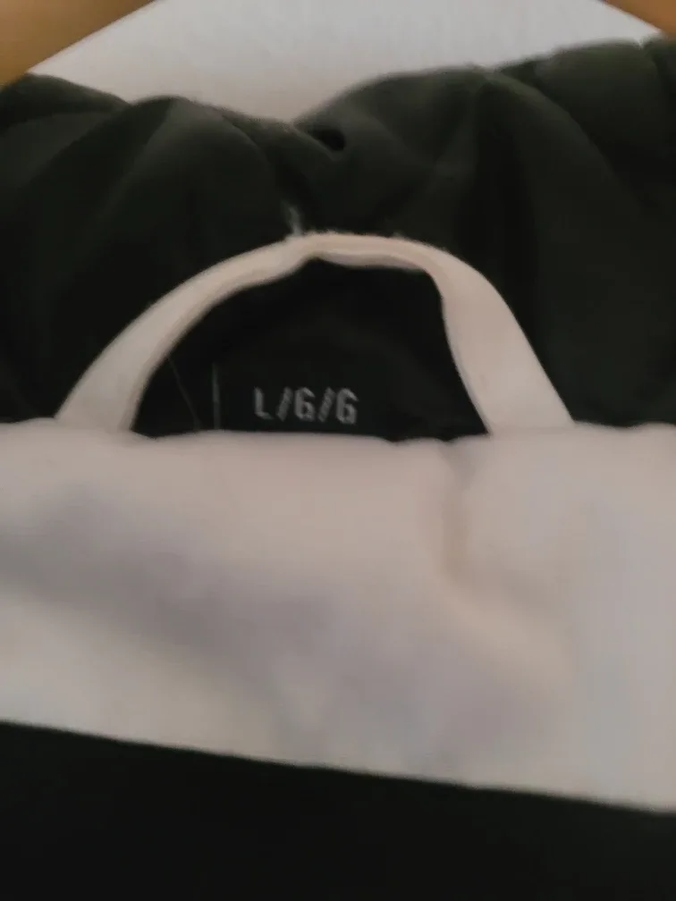 Guess White Winter Jacket - Size L🥕🎯 image indicator(5)