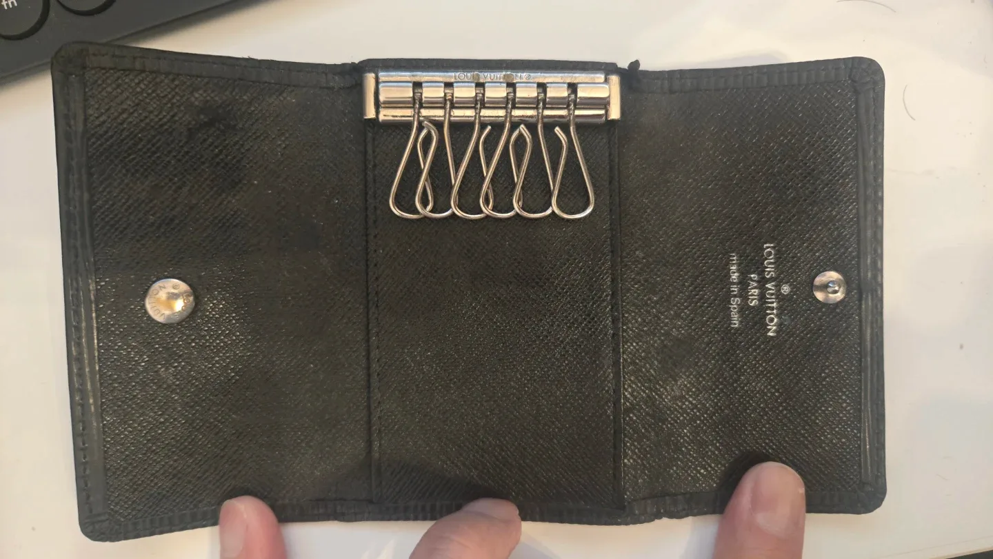 Louis Vuitton 6 Key Holder image indicator(2)