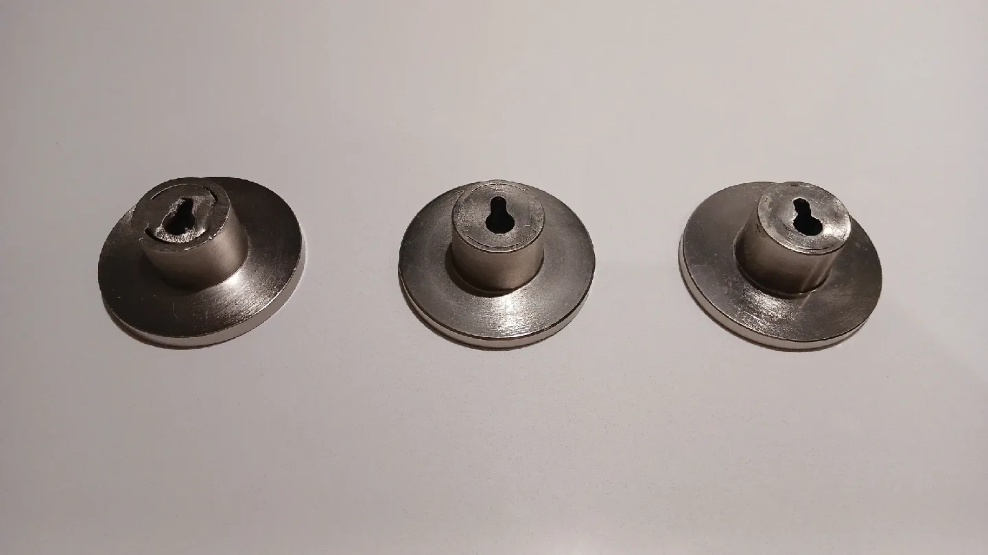 wall or cabinet hangers or knobs image indicator(2)