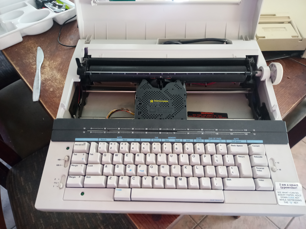 Smith Corona XE 6200 Spell-Right Dictionary Typewriter - photo 2