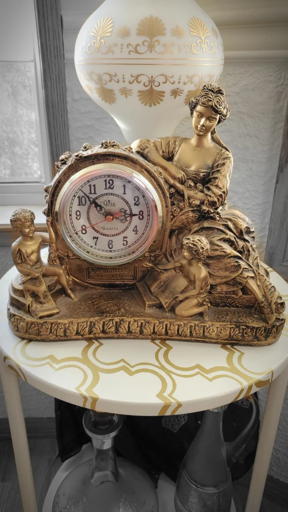 Vintage Juliana Crosa quartz mantel clock