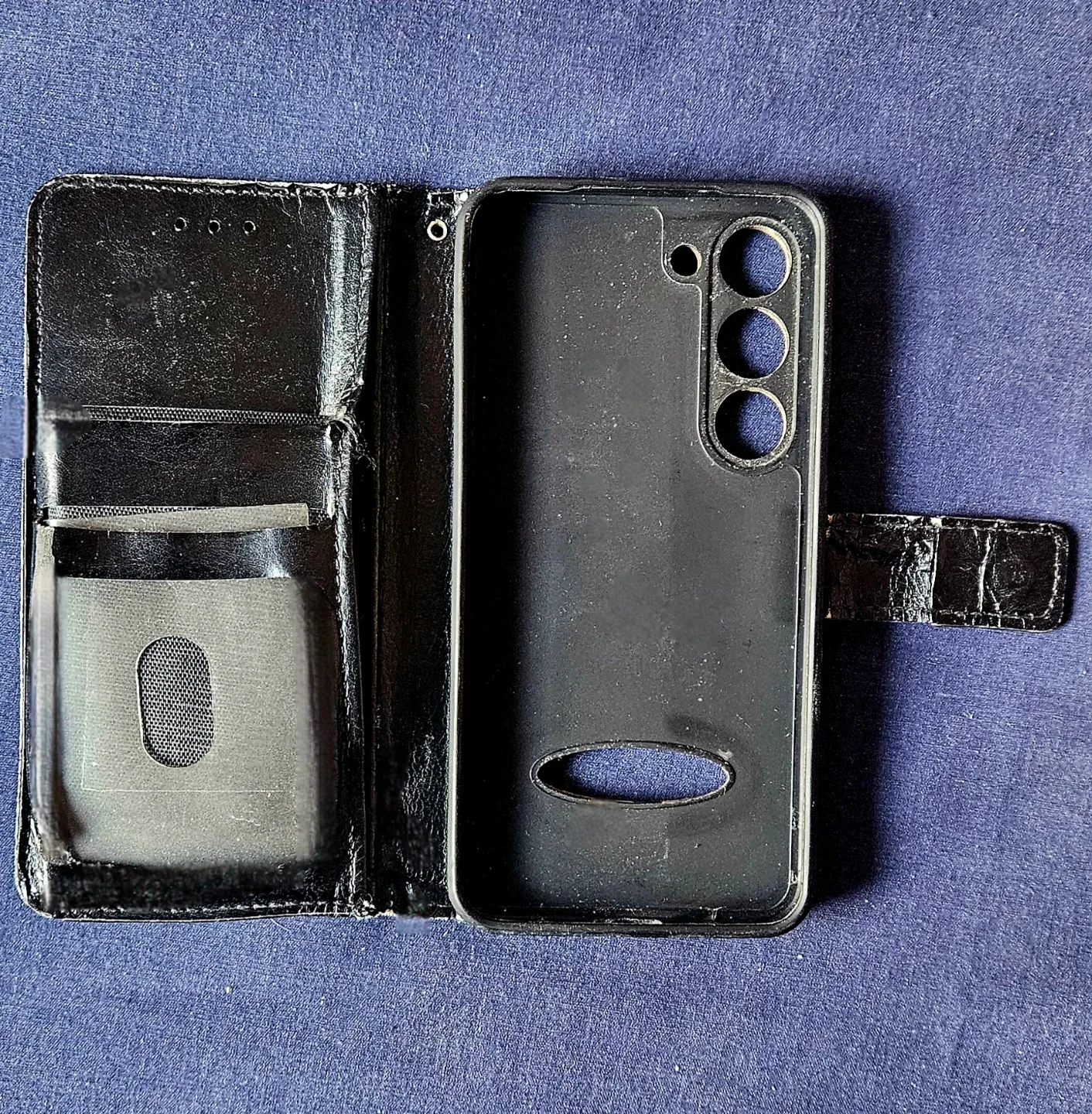 Black Samsung Galaxy S23 Case 🥕✨️ #freecycle image indicator(2)