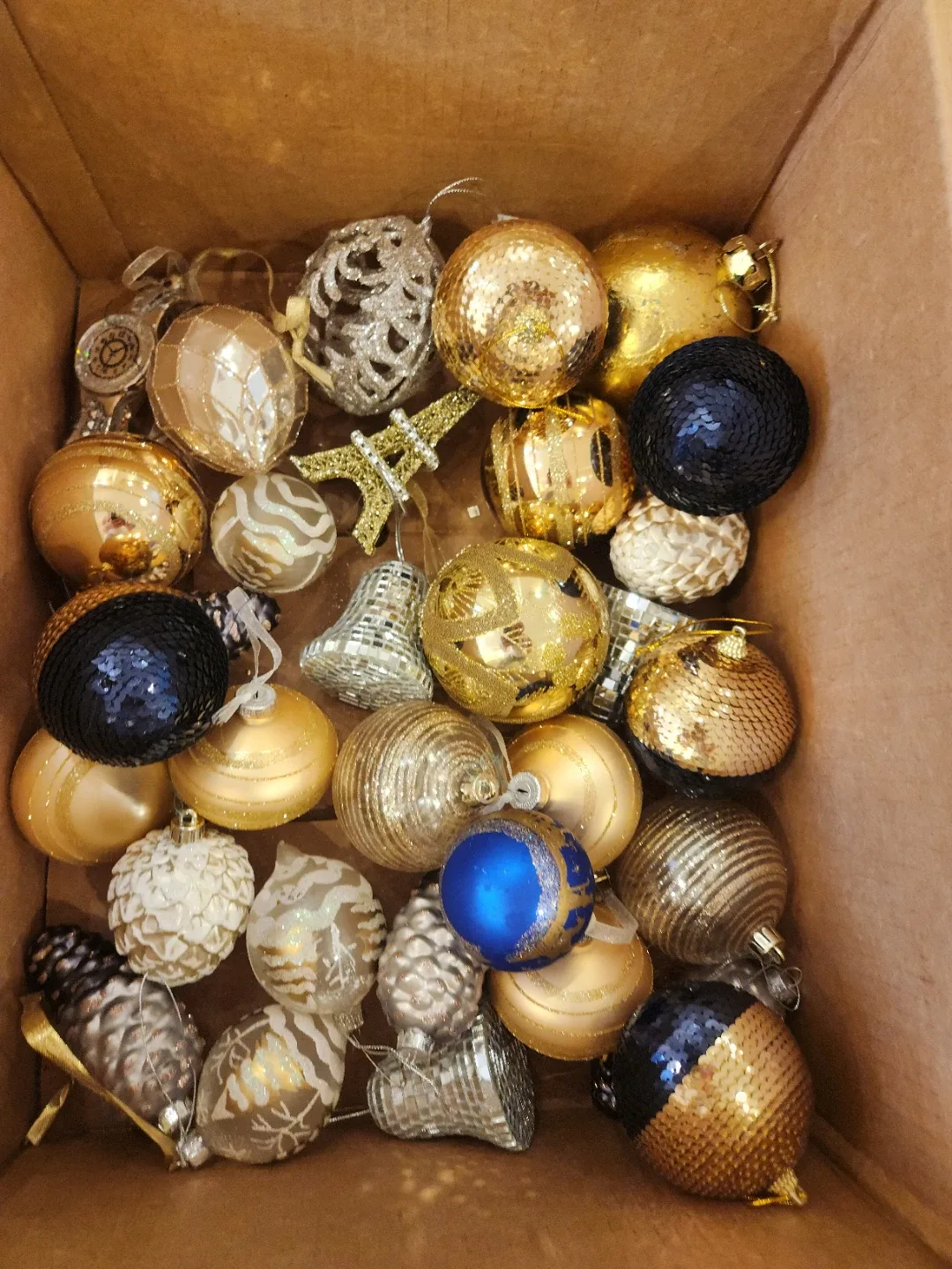 Christmas Ornaments 36 pcs thumbnail