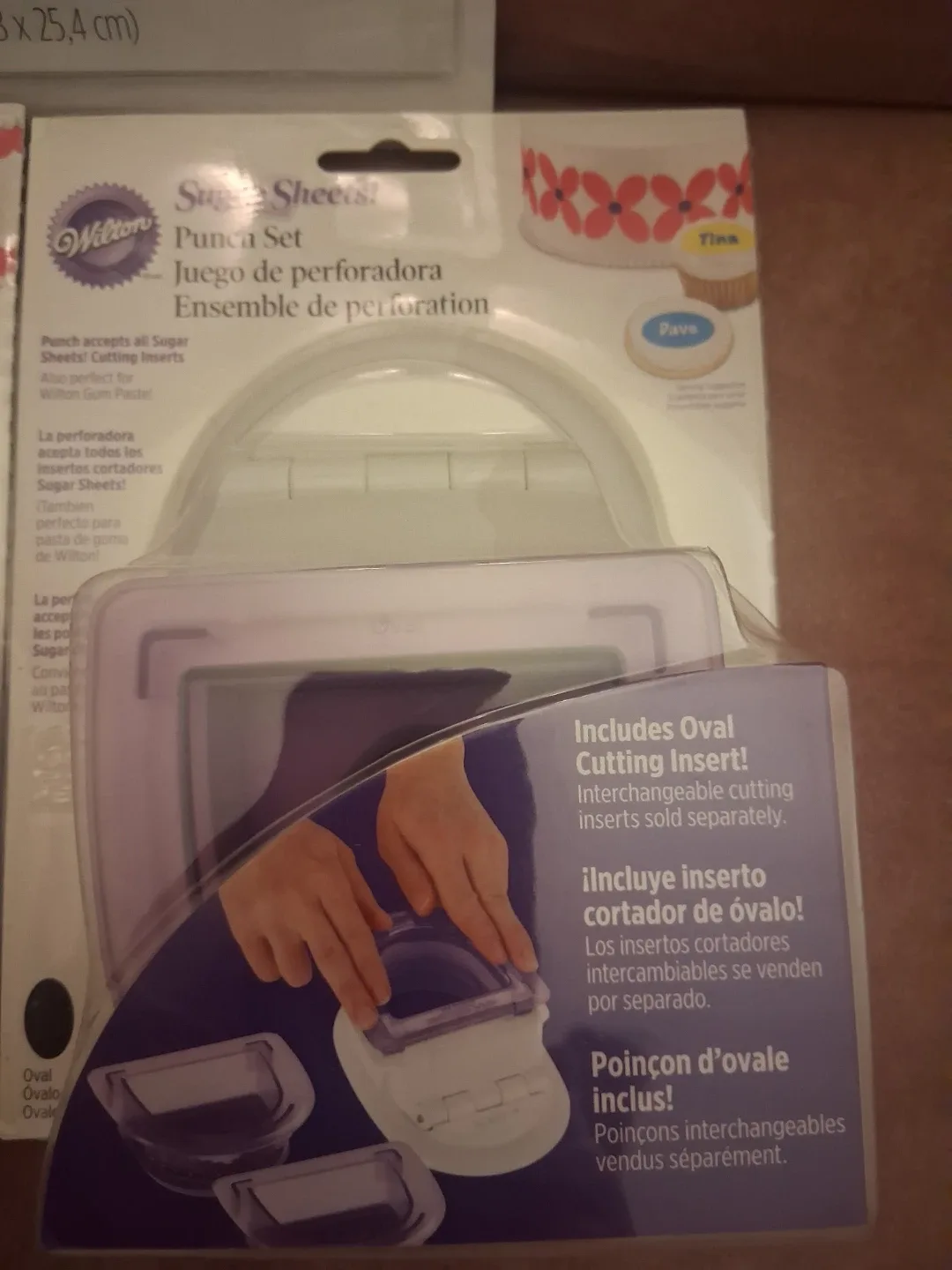 Wilton Gum Paste Board & Sugar Sheets Punch Set, image indicator(3)