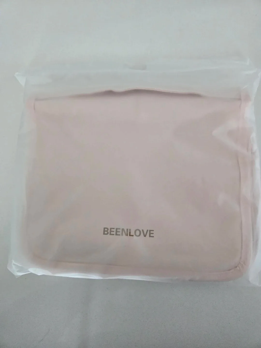 (BNIB) BEENLOVE Hanging Toiletry Bag - Creamy Pink image indicator(2)