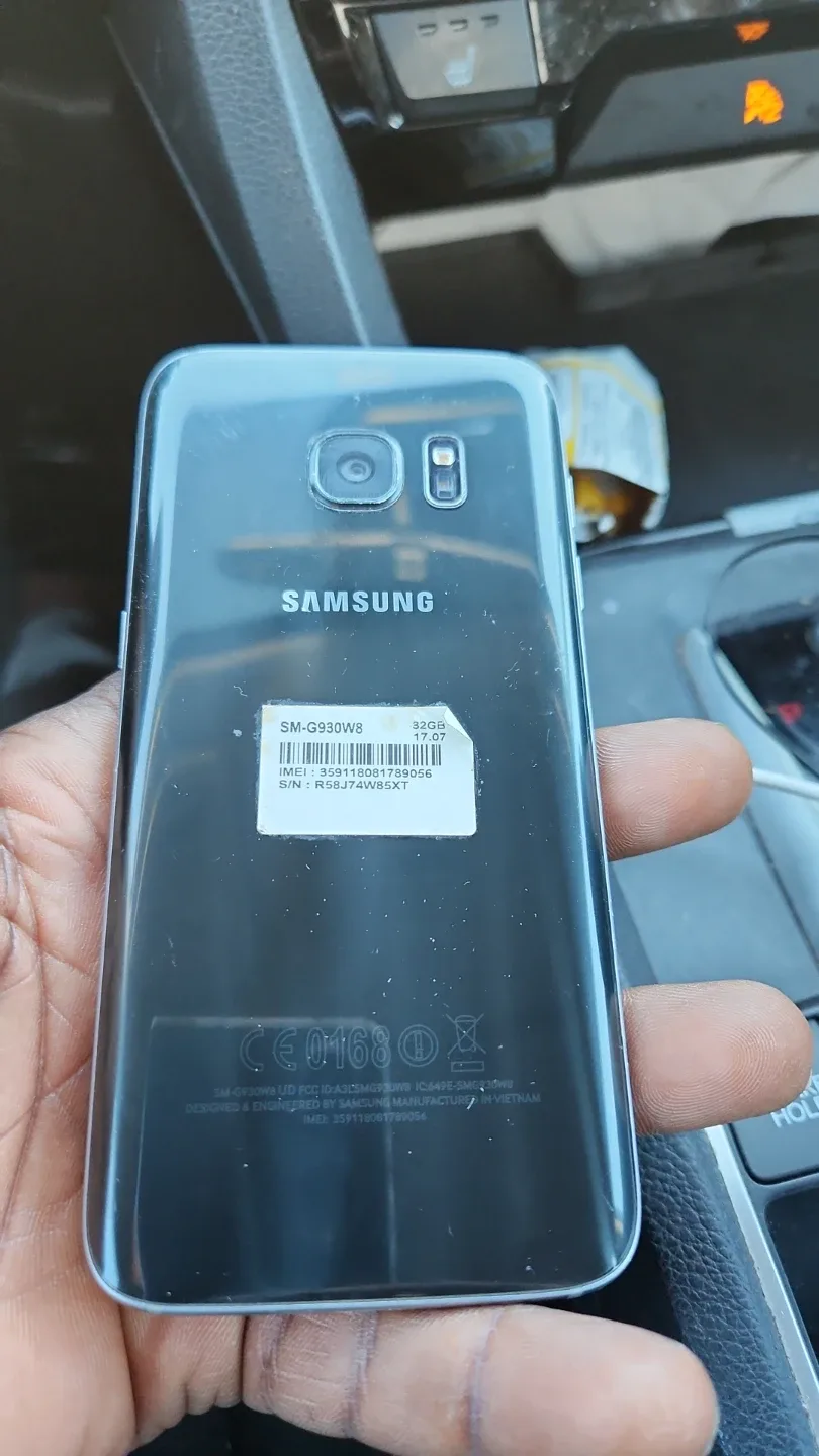 Samsung Galaxy S7 32gb storage. Unlocked & Clean image indicator(2)