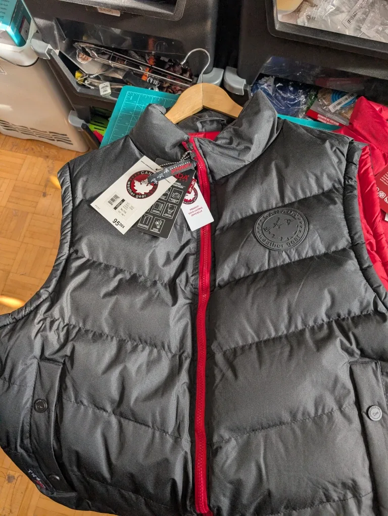 Canada Weather Padded Vests BRAND NEW image indicator(2)