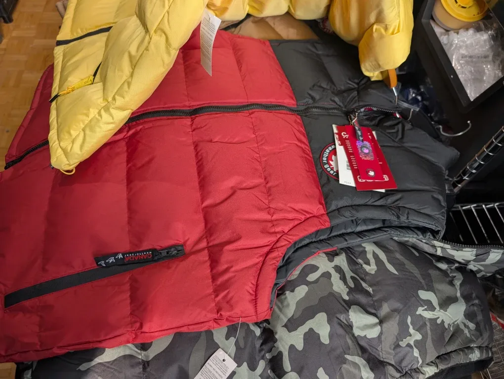 Canada Weather Padded Vests BRAND NEW image indicator(4)