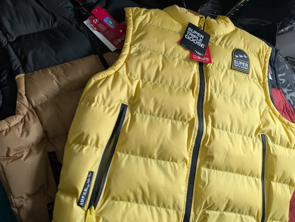 Canada Weather Padded Vests BRAND NEW image indicator(5)