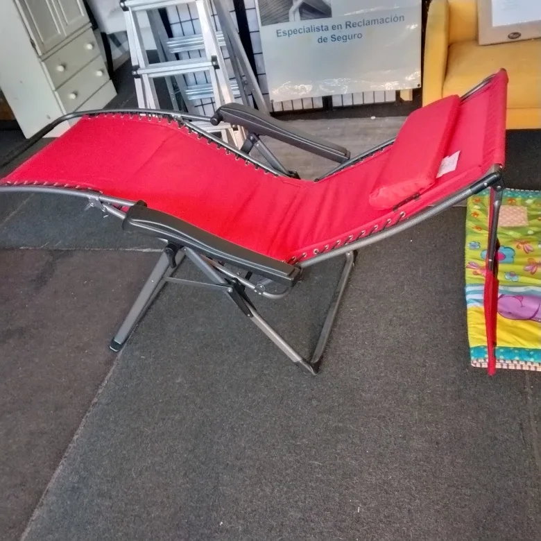 Folding chear like new