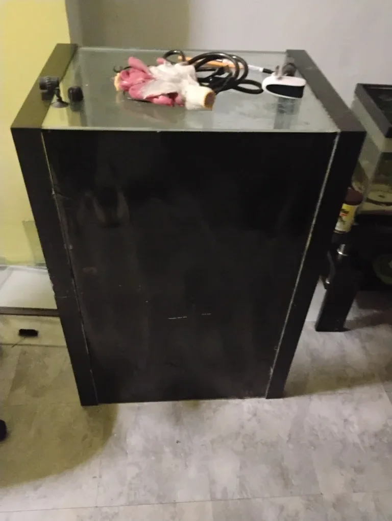 Used fish tank  40 gallon image indicator(2)