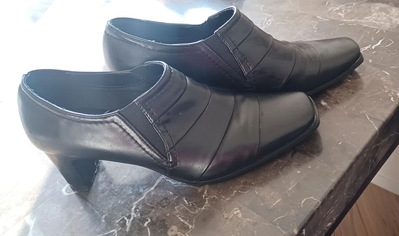 Soft Comfort Black Heel Shoes Size 8.5 - photo 2