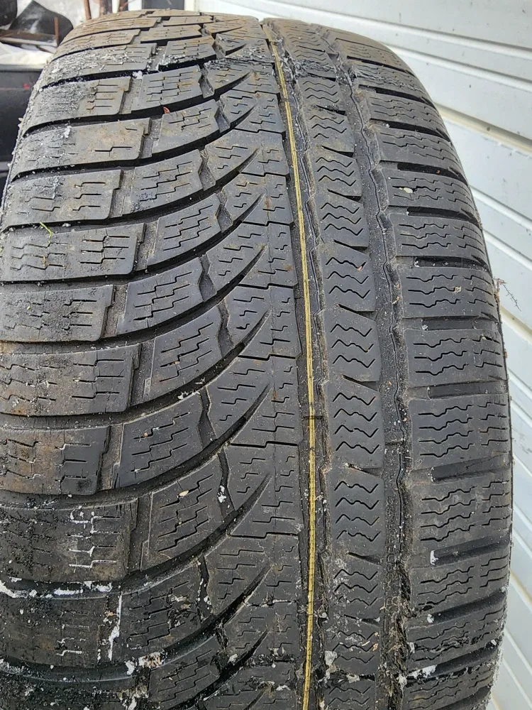 (3) only Performance Winter Tires - 225/50R17 image indicator(3)