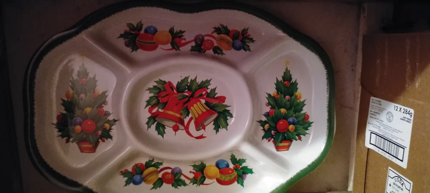 Christmas themed divided serving trays image indicator(5)