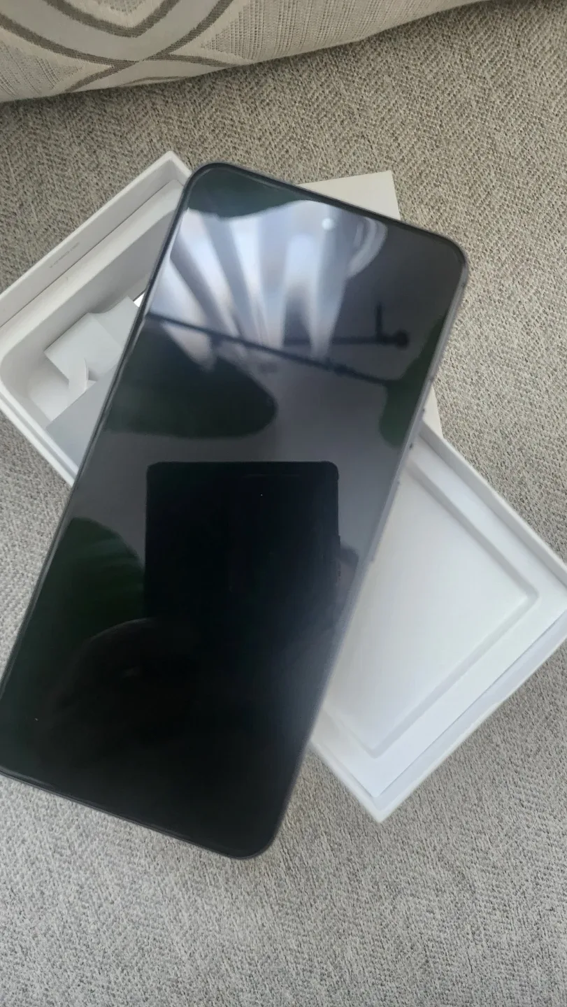 Like New Google Pixel 8 - Black image indicator(6)