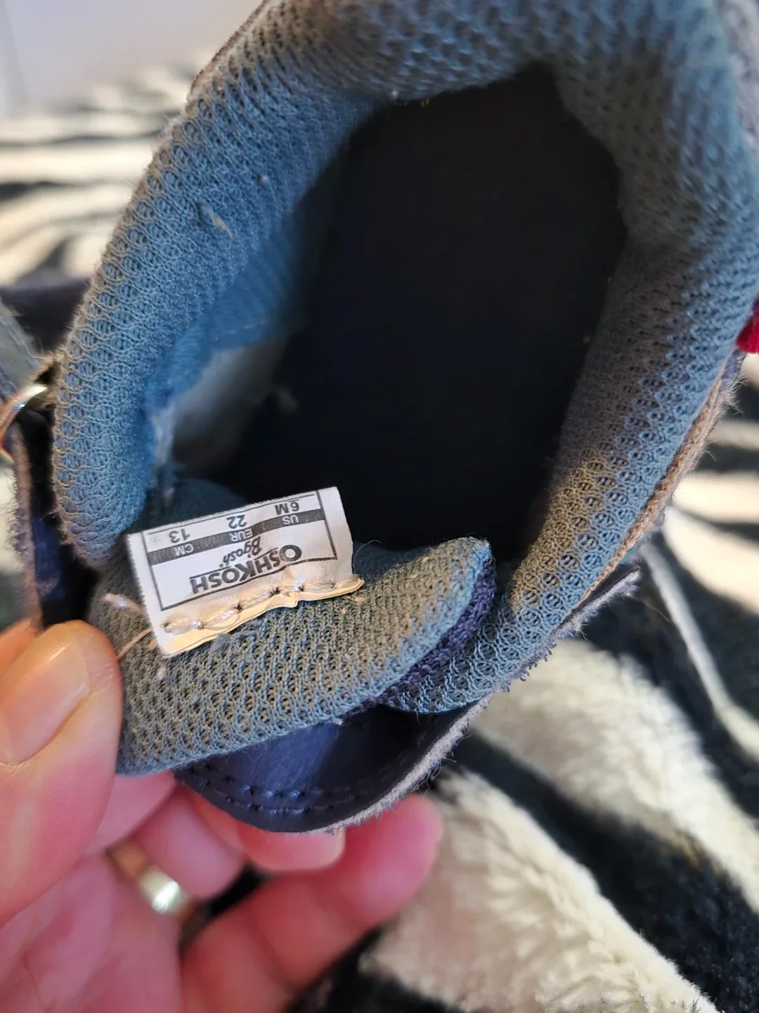 OshKosh B'Gosh Kids Sneakers - Size 6M image indicator(3)