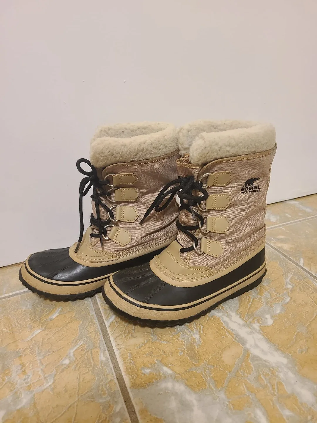 Sorel Winter Boots - Size 6 US 🥕 thumbnail