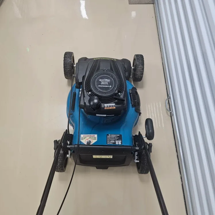 Yardworks Lawn Mower with Grass Catcher