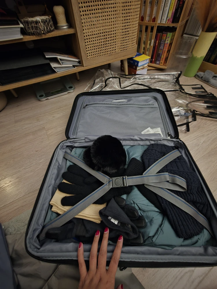 Brand new Traveler's choice carry on luggage - photo 2