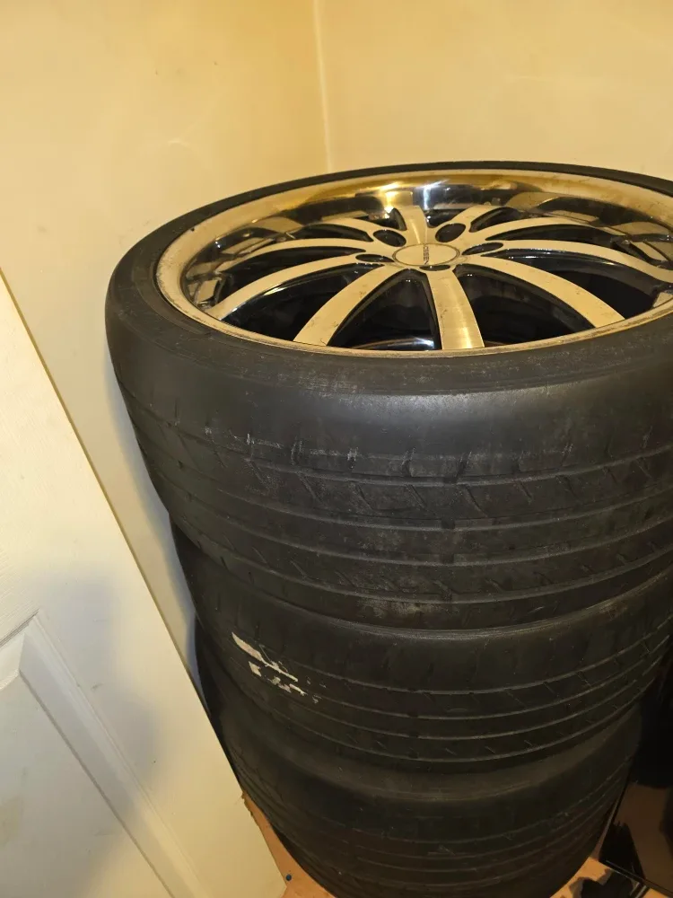 Set of 4 Used Tires 265/35ZR22 image indicator(2)