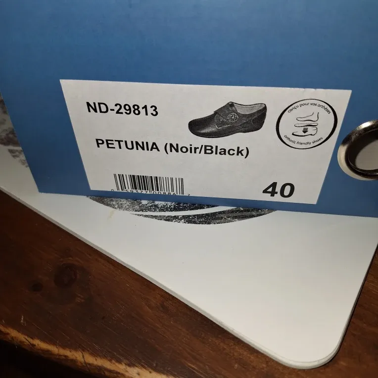 Clarks Petunia Black Leather Shoes - Size 9.5