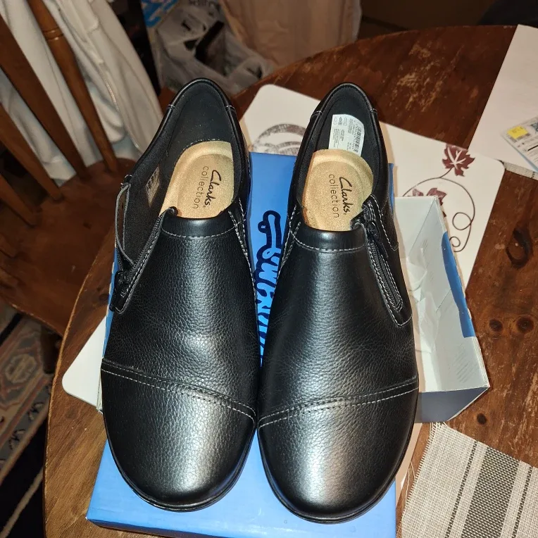 Clarks Petunia Black Leather Shoes - Size 9.5 image indicator(2)