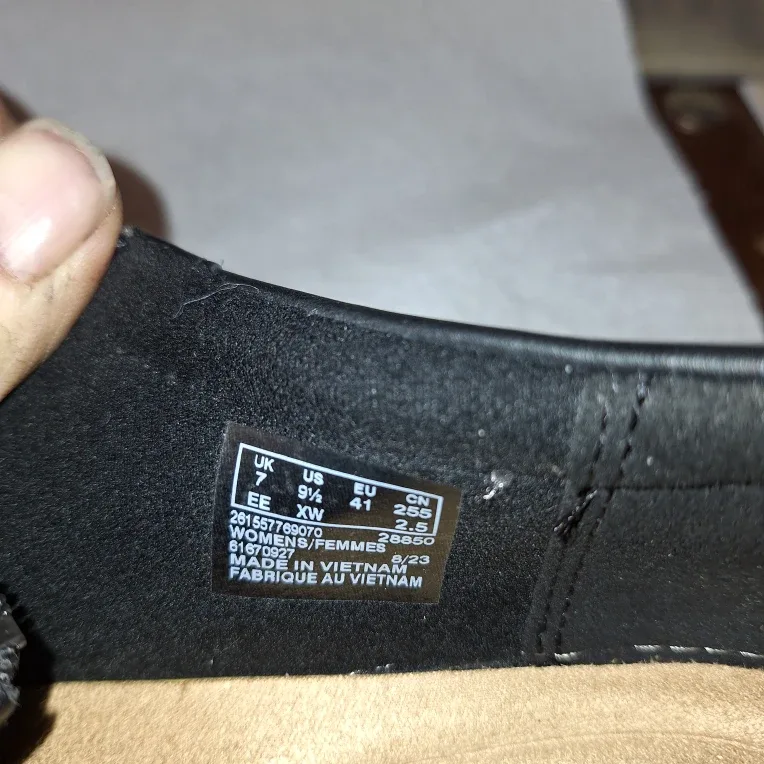 Clarks Petunia Black Leather Shoes - Size 9.5 image indicator(4)